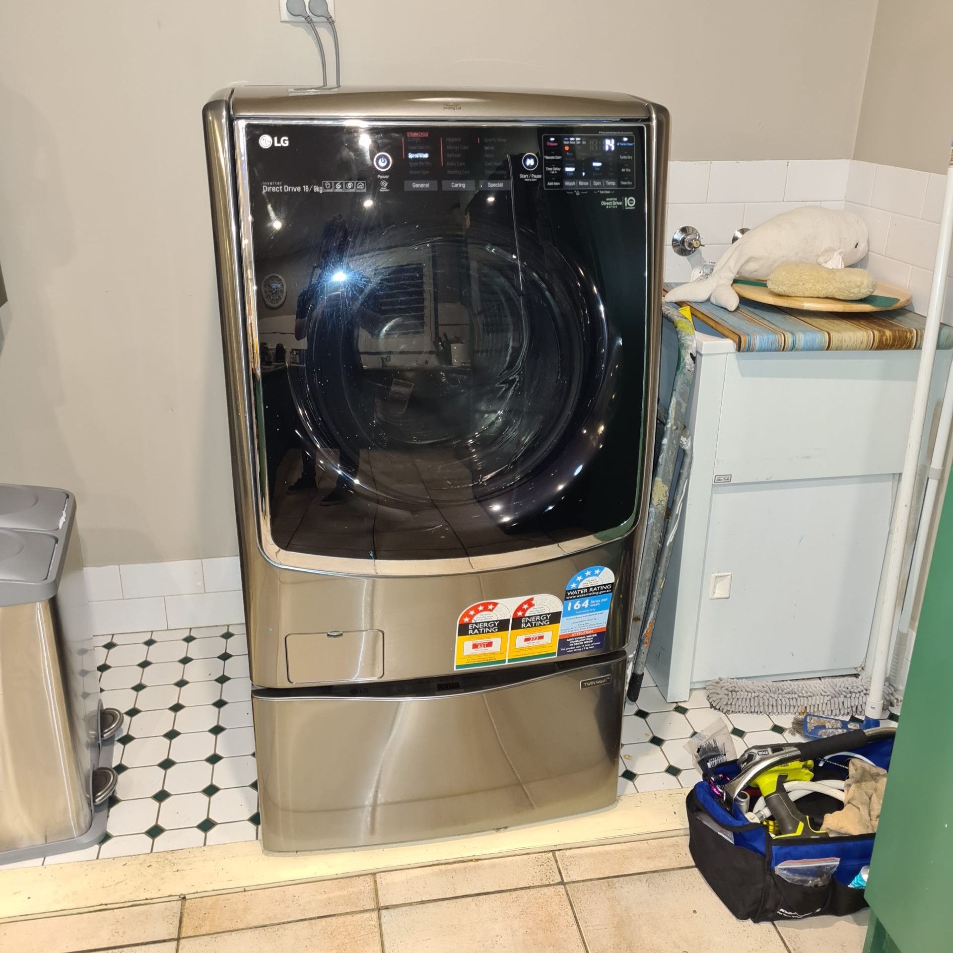 LG Twin washing machine stacked repair berkeley dapto figtree kiama port kembla wollongong appliance repairs